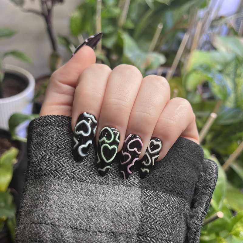 black valentine nails design