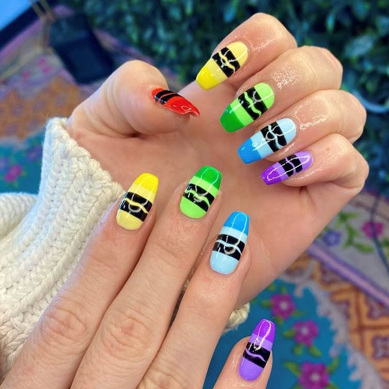 simple two-tone nail design easy for back to school